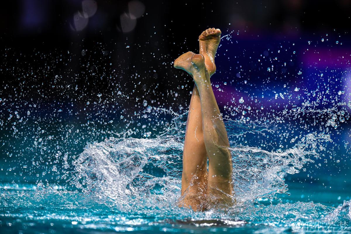 花样游泳观赛视角：水面观艺术，水下看技术