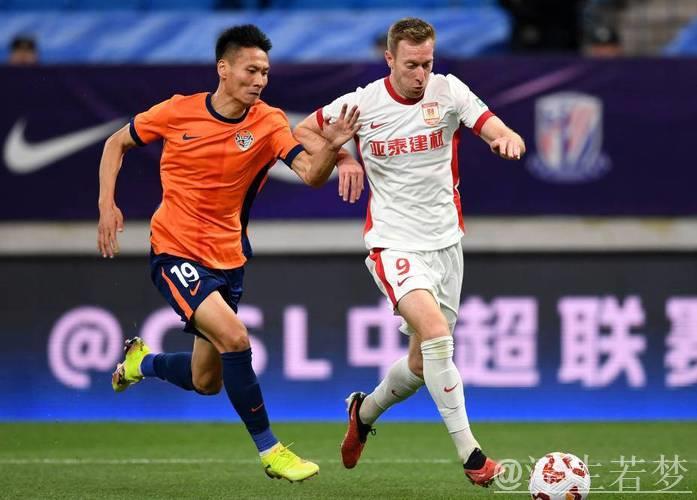 第三轮对决：西海岸迎战上海海港